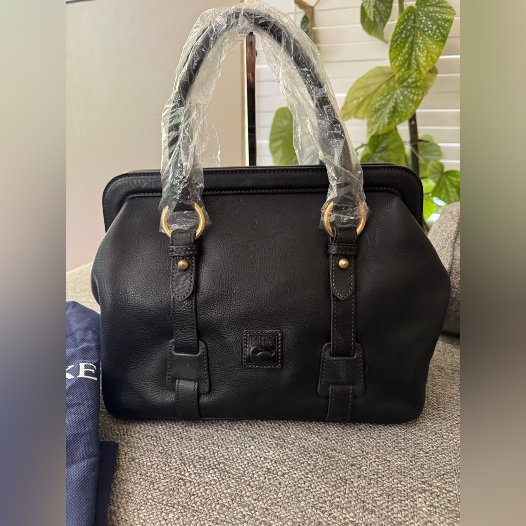 Nwt Dooney And Bourke Florentine Mitchell Bag Black